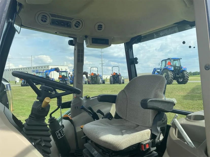 2017 John Deere 5065E - Thumbnail 6